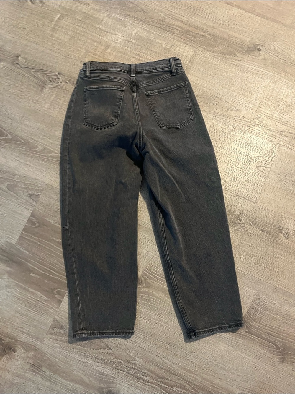 Old Navy Black High-Rise Barrel Leg Jeans size 6 - Picture 4 of 4